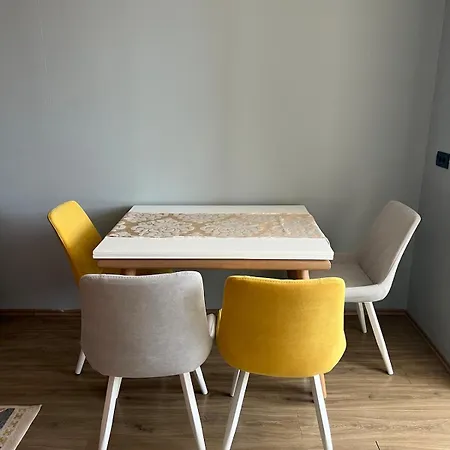 Modern Balconybright&spacious Fast Wi-fi