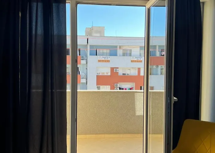 Modern Balconybright&spacious Fast Wi-fi