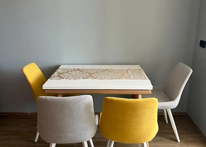 Modern Balconybright&spacious Fast Wi-fi