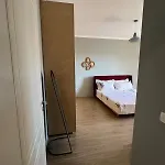 Modern Balconybright&spacious Fast Wi-fi