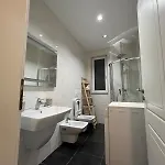 Modern Balconybright&spacious Fast Wi-fi * Тирана