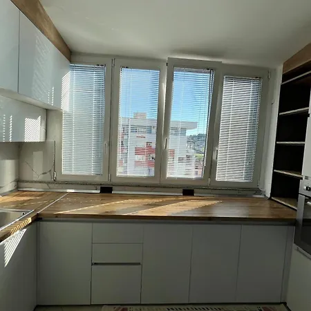 Modern Balconybright&spacious Fast Wi-fi Apartment Tirana