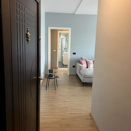 Modern Balconybright&spacious Fast Wi-fi Apartment *