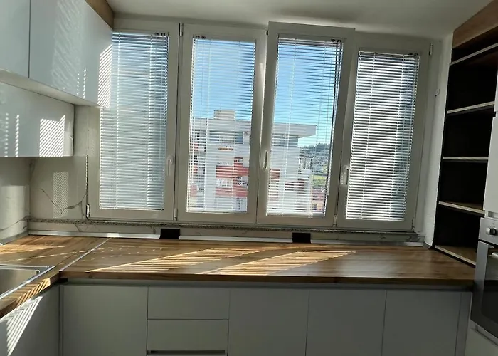 Modern Balconybright&spacious Fast Wi-fi Apartament Tirana